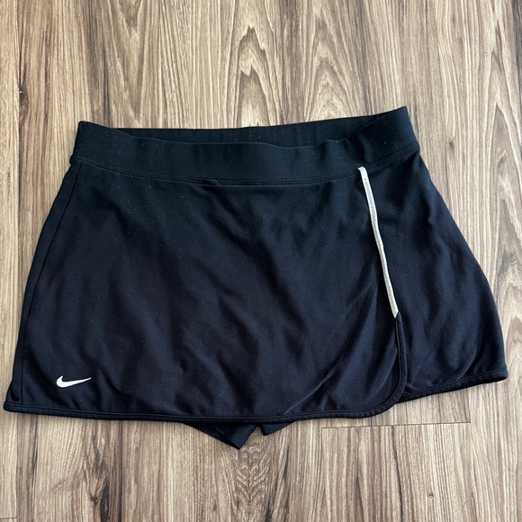 Nike Women's Black Tennis Skirt - Picture 1 of 3